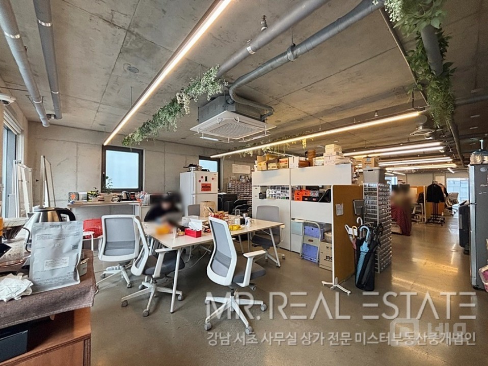 강남역코앞.초역세권.인테리어ACE사무실.무료1대.뷰맛집 매물의 1번째 사진