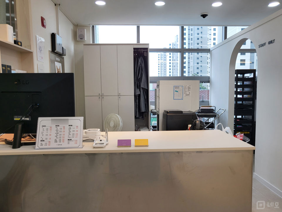 호계동 대로변 위치, 배후수요 풍부, 깔끔한 미용실 임대  매물의 4번째 사진