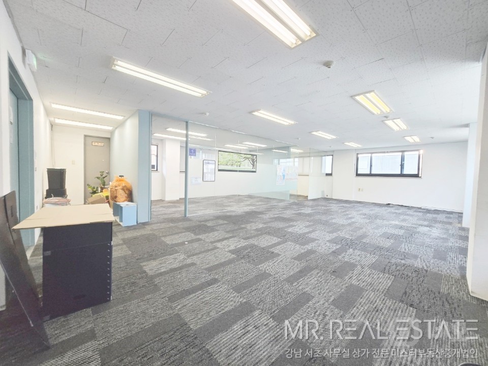 역삼동ACE.유리룸2.탕비有.주차1대.엘베有 매물의 8번째 사진