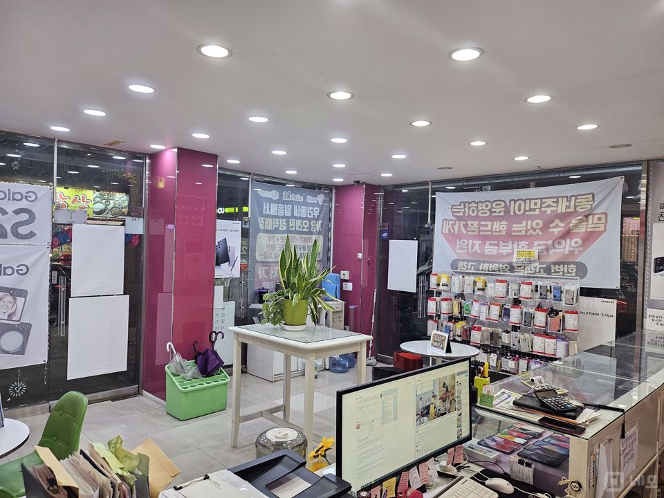대로변 코너,주목도 높은 일동 1층 이동통신점 매물의 3번째 사진