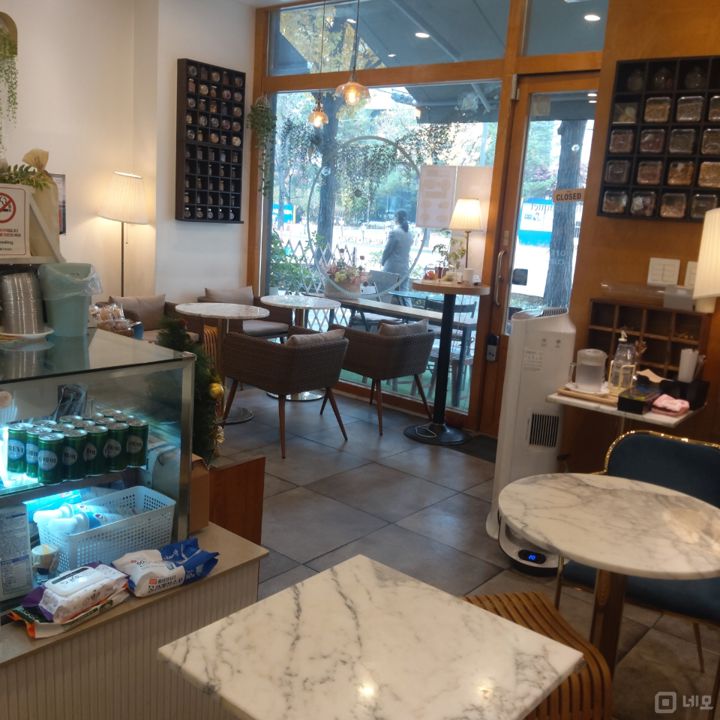 성내동 강동구청역 역세권, 시설, 인테리어 완비, 단골고객 많은 카페 매물의 1번째 사진