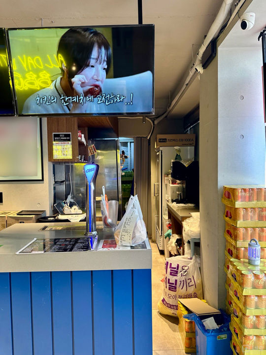 시흥동 주택가 상권 위치, 인테리어 완비된 1층 치킨전문점 매물의 3번째 사진