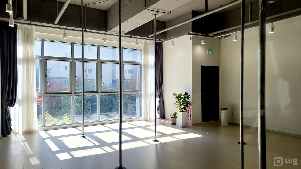 대로변 코너, 주목도 높은 초역세권 2층 진관동 무용학원 매물의 2번째 사진