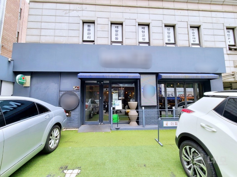 압구정역 메인거리 1층 귀한무권리 /맞은편스타벅스 매물의 2번째 사진