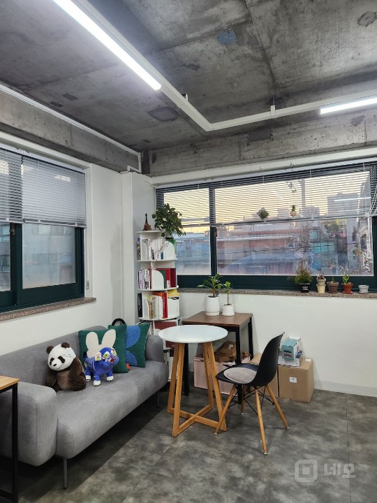 합정·상수 더블역세권, 벚꽃 대로변, 감성 오피스 L 매물의 3번째 사진