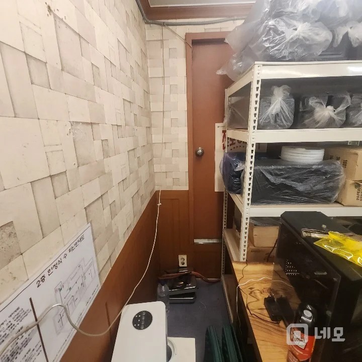 단독주택을 2,3층으로 개량한 고기및 일반식당 매물의 16번째 사진