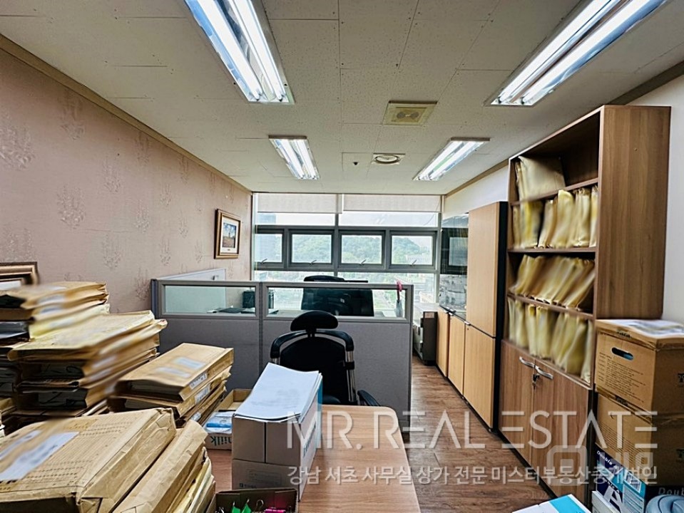 실사진 서울법원삼거리 서초,교대역 더블역세권 주차2대 고층건물 매물의 9번째 사진