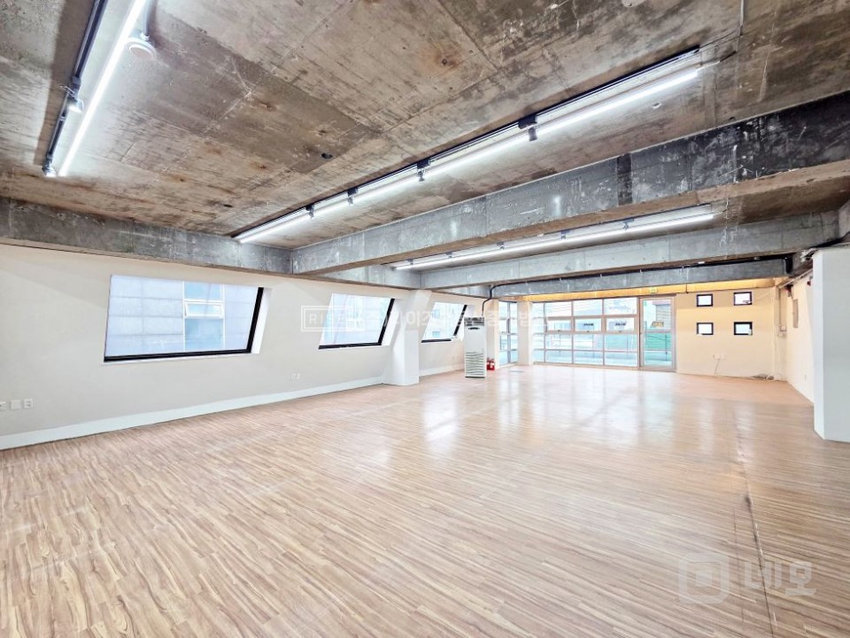 RISE 상수역합정역 인근 가성비좋은 사무실 매물의 7번째 사진