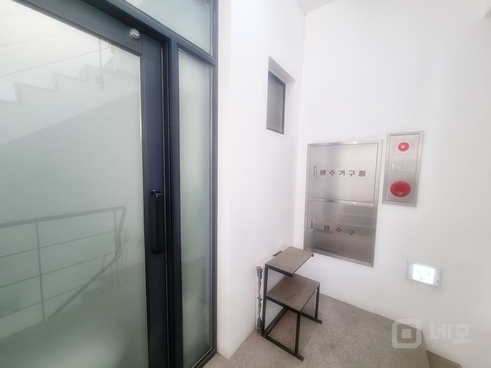 홍대역 3분 초역세권 동교동 내외관 퀄리티좋은 상가사무실!! 매물의 10번째 사진