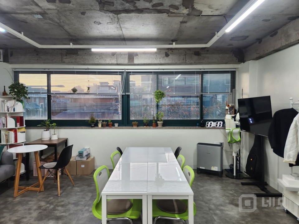 합정·상수 더블역세권, 벚꽃 대로변, 감성 오피스 L 매물의 2번째 사진