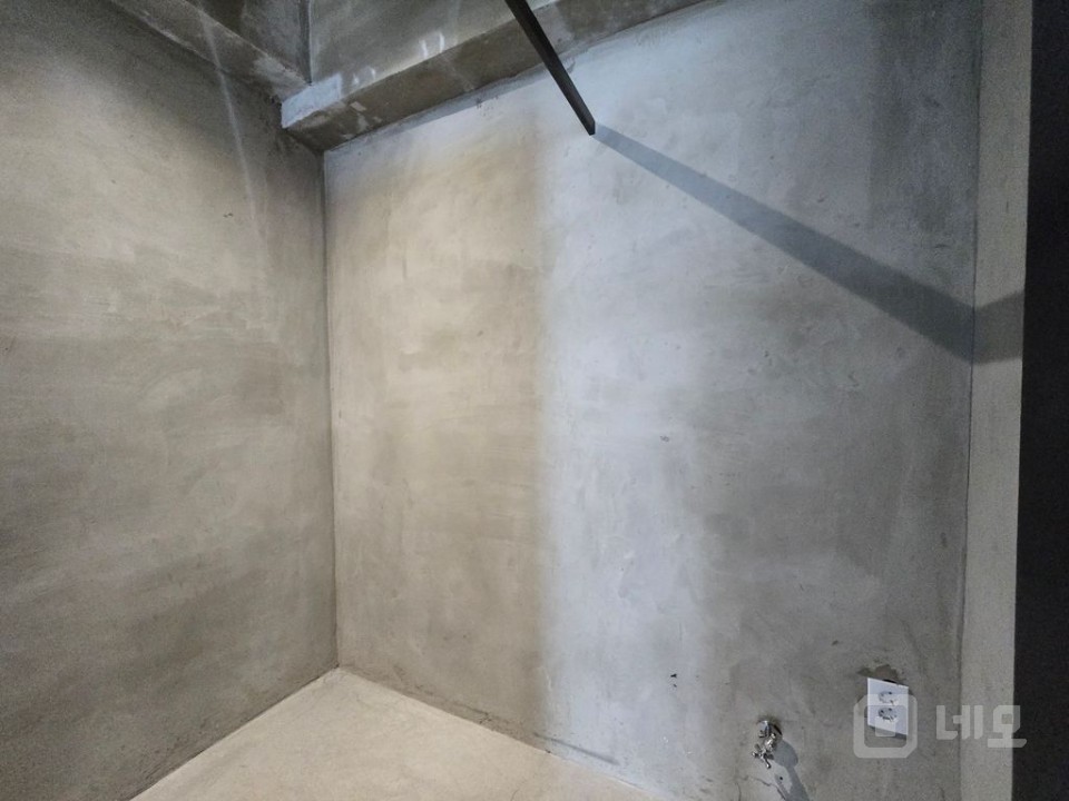 신축 노출천정 깨끗한 사무실 매물의 3번째 사진