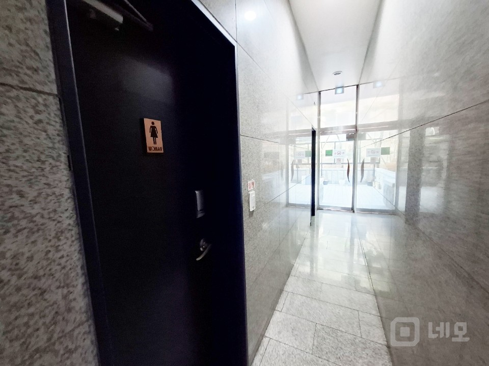 [홍대입구역 인근] 1층 대형 상가 — 갤러리·브랜드숍 최적 입지! 매물의 15번째 사진