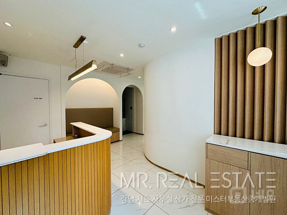 실사진 양재역3분 언주초앞 S급인테리어 무권리 자주식주차 매물의 1번째 사진