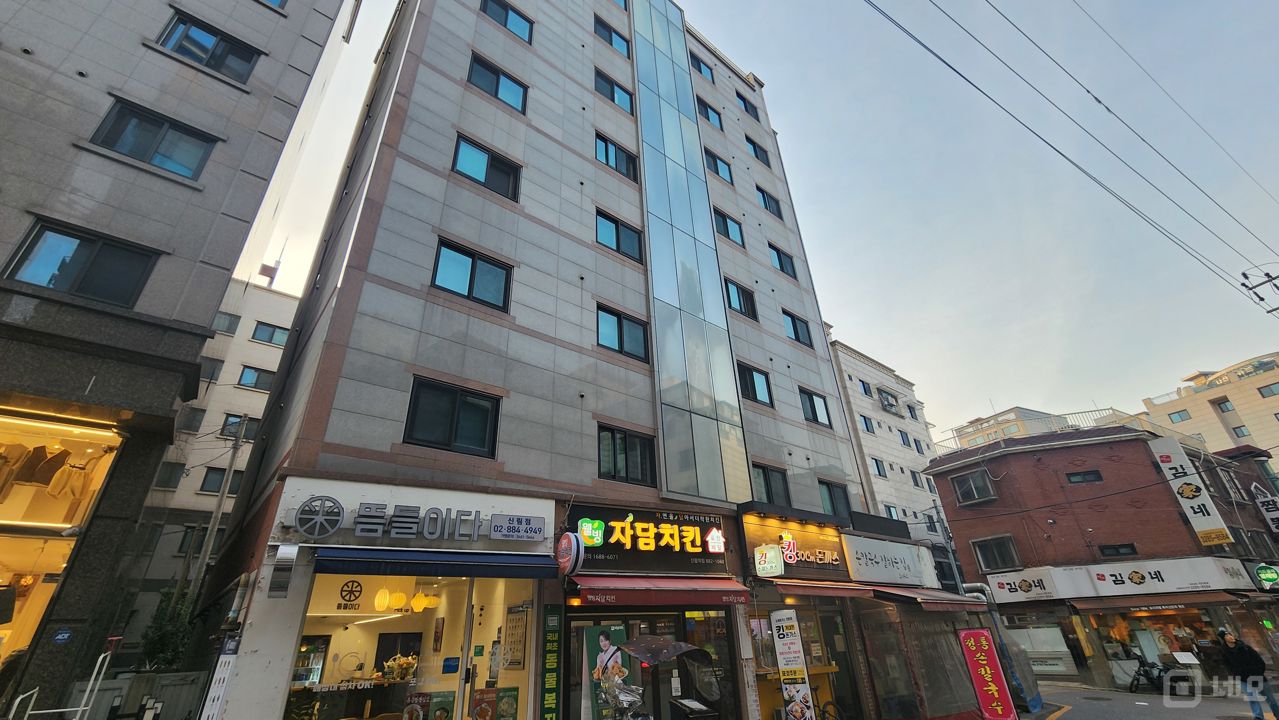 신림동 신림역 역세권, 깔끔한 인테리어, 주방 시설 완비된 돈까스집 매물의 5번째 사진