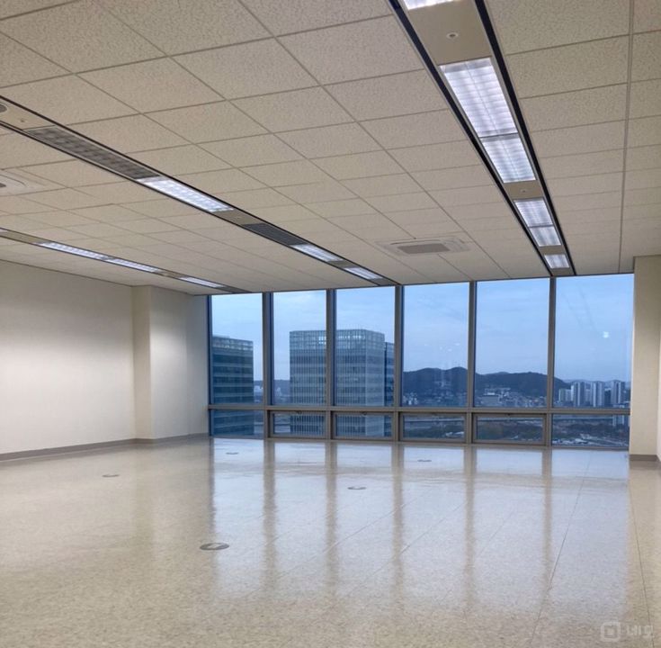 역세권 상권, 주목도 높은 송도동 사무실 매물의 1번째 사진