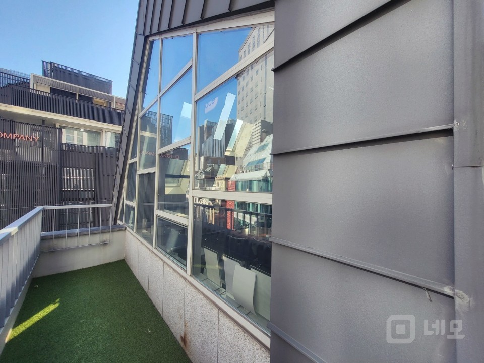 언주역 더블 테라스 특급 ACE 공간 높은층고 화이트톤 디자인 인테리어 매물의 3번째 사진