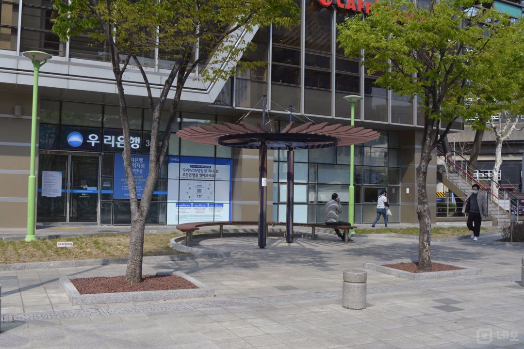 성수동 대로변 코너, 가시성 좋은 공실 매물의 5번째 사진