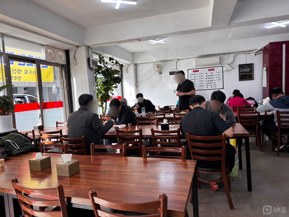 🍚 주거밀집 항아리상권 코너 1층|한식점 성업 중 매장 🍲 매물의 1번째 사진