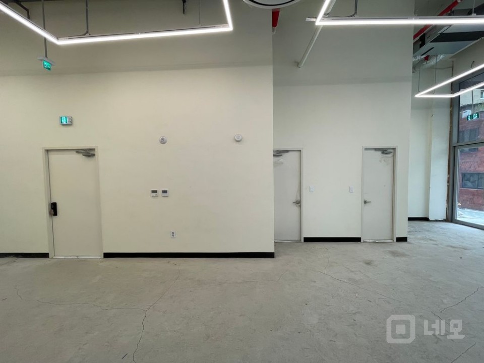 임대료 대폭인하 합니다.. 대로변 무권리 신축 종로구 이화동 1층 상가 매물의 6번째 사진