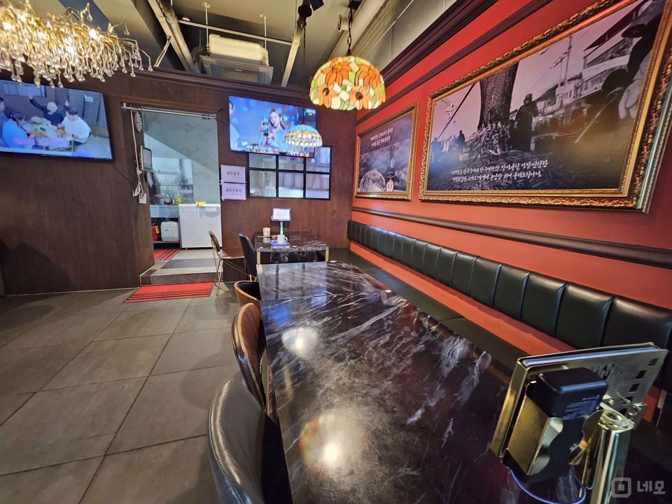 번화가 상권, 압구정 로데오거리 상권 1층 음식점 매물의 1번째 사진