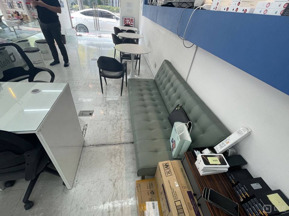 대치동 주거밀집지역 대로변 1층 코너 통신사매장 매물의 5번째 사진