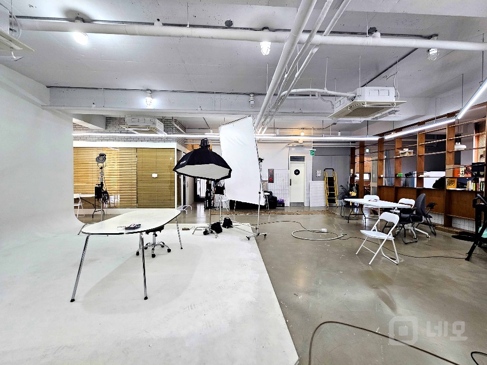 I세븐I 합정역 역세권 예쁜사무실 높은층고 인테리어완비 무권리 매물의 3번째 사진
