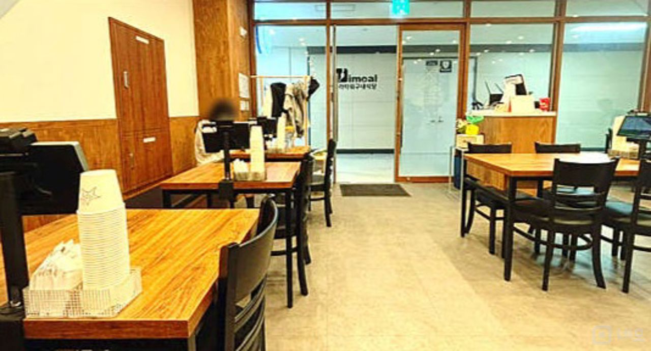 가산동 지식산업센터 상가에 위치한 음식점 매물의 3번째 사진