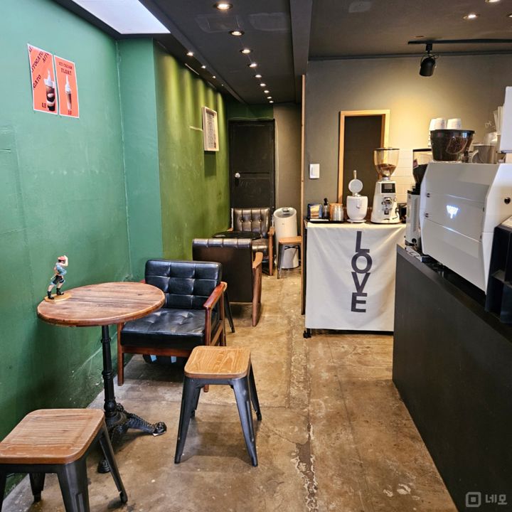 충정로2가 초역세권, 깔끔한 시설 카페 매물의 1번째 사진