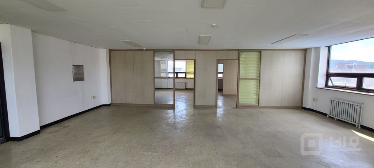 대로변 전용35평 사무실 임대 매물의 1번째 사진