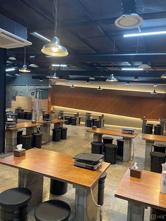 성수동 대로변에 위치한 고깃집 매물의 1번째 사진