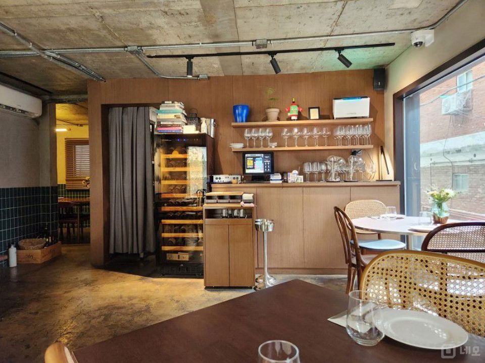 아담하고 세련된 와인바 매물의 4번째 사진