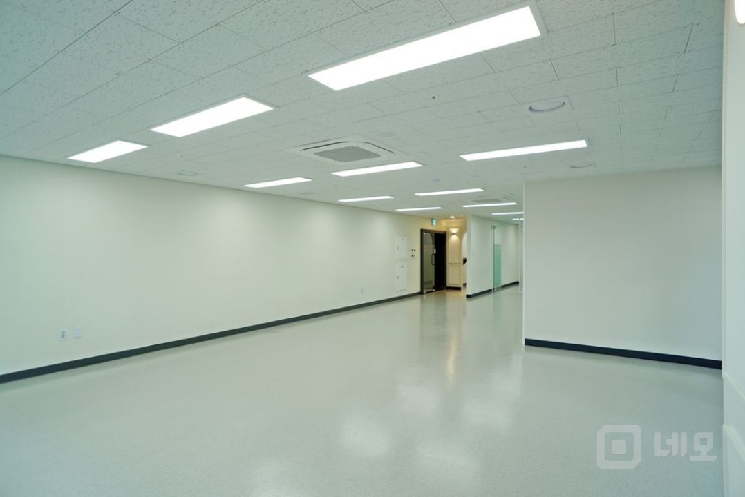 인기좋은코너 유리룸3개, 빠른입주 매물의 2번째 사진