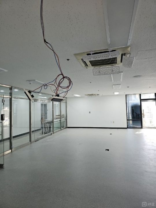 논현동 학동사거리 앞 대로변 39평 사무실 매물의 4번째 사진