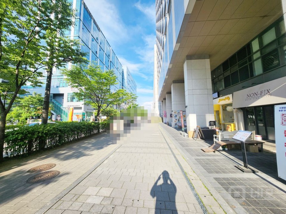 음식점 풀 인테리어, 오피스텔 단지내 상가 주거 사무실 인구 혼재 상권 매물의 14번째 사진