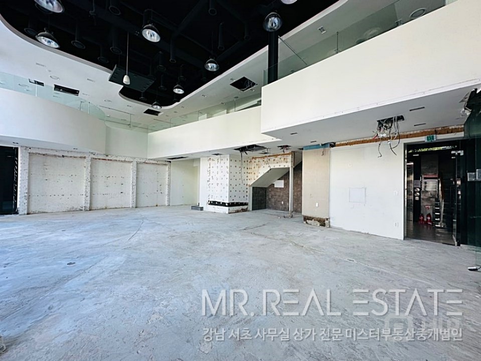 1층 대로변상가.층고4m이상.복층.노출최상.권리무 매물의 3번째 사진