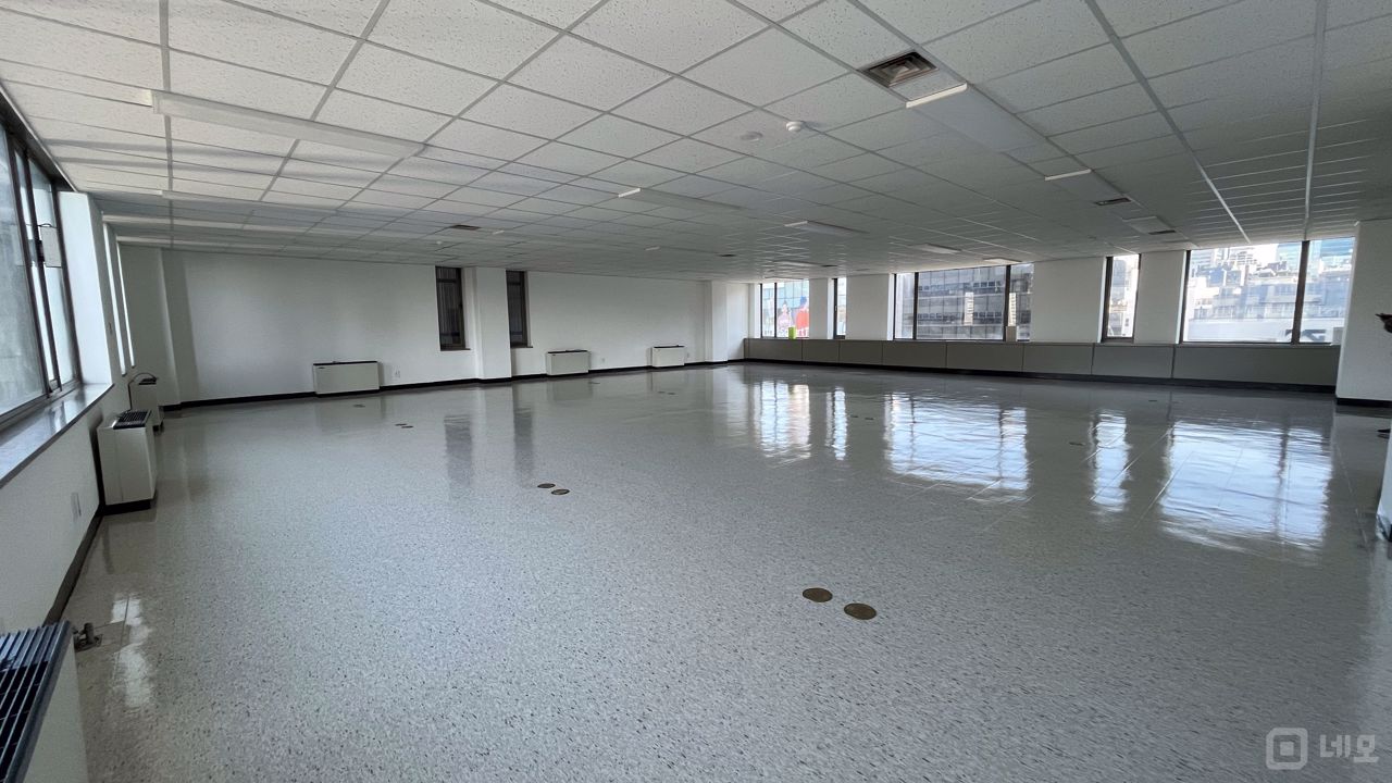 신사동 인테리어 깔끔한 대로변 사무실 매물의 2번째 사진