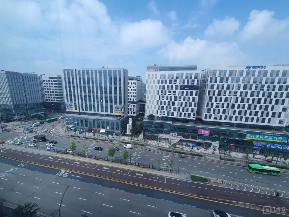 고층 북동향 코너 전망 끝내주는 사무실!! 매물의 5번째 사진