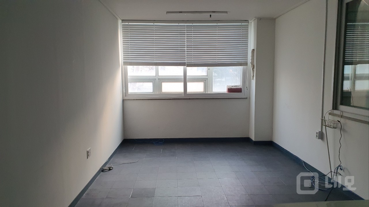 덕양구청뒤 깨끗한 사무실 상가. 교습소 피부미용 네일 자영업 등 추천 매물의 1번째 사진