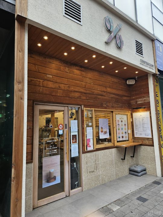 신흥동 지하철역 연결 상가 건물 1층 카페 매물의 5번째 사진