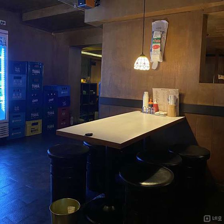 논현동 복합상권에 위치한 실내포차 매물의 2번째 사진