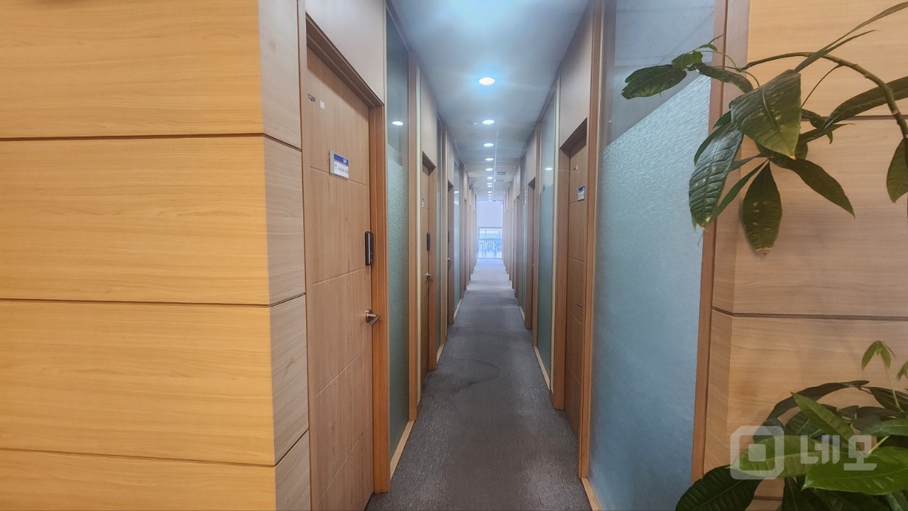 실 140. 성수초역세권 출구 바로 앞 매물의 3번째 사진