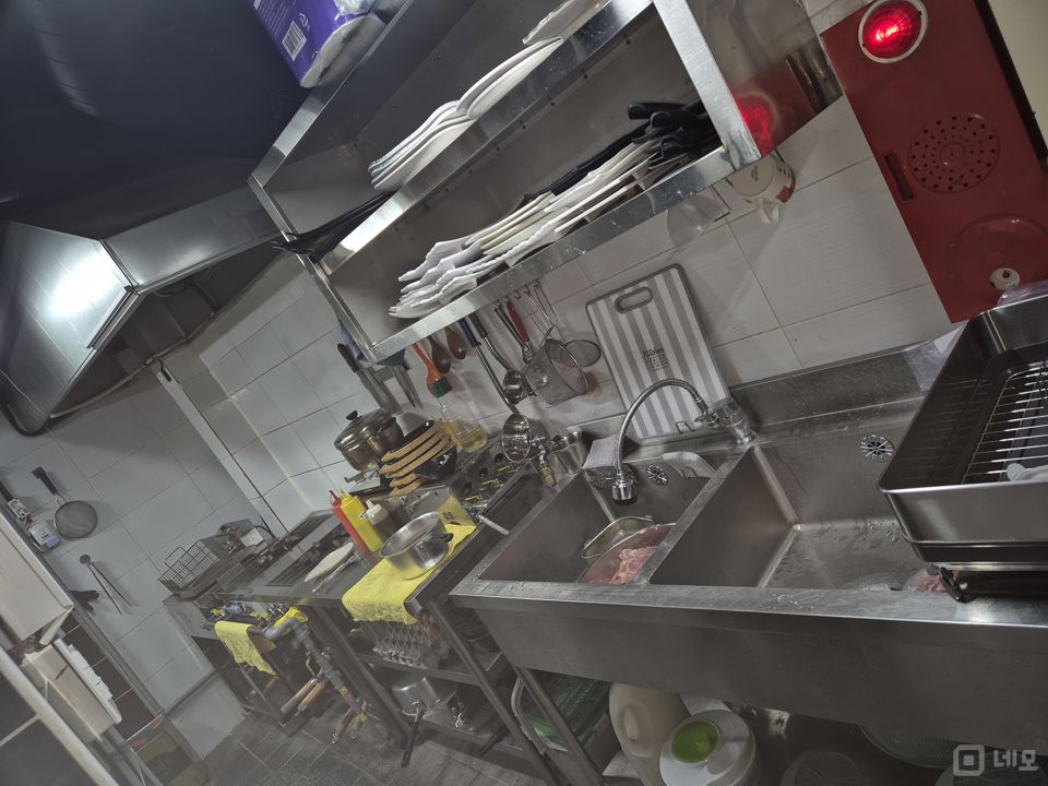 초역세권 먹자골목 내 유동인구 많은 신림동 술집 매물의 6번째 사진