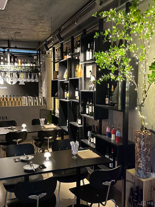 관철동 종각역 역세권, 고급스러운 인테리어, 찾아오는 와인바 매물의 2번째 사진