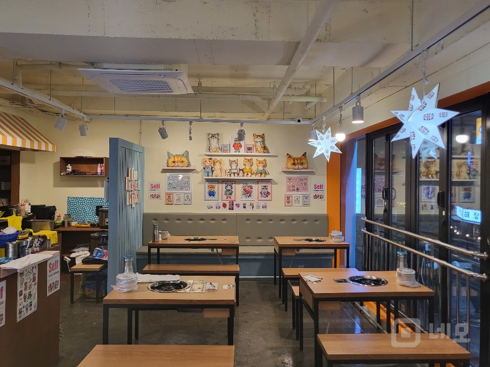 번화가에 위치한 뷰 좋은매장 매물의 1번째 사진
