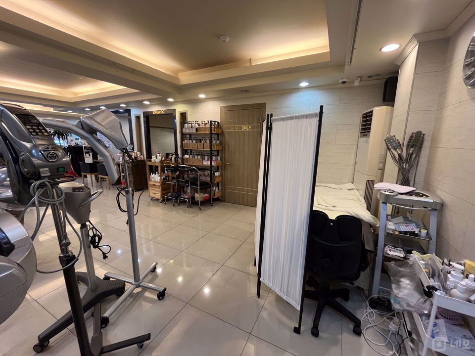 접근성 좋은 대로변에 위치한 시흥동 2층 미용실 매물의 2번째 사진