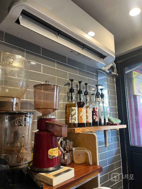 종로5가 2번 출구 앞 작은 개인 카페 매물의 2번째 사진