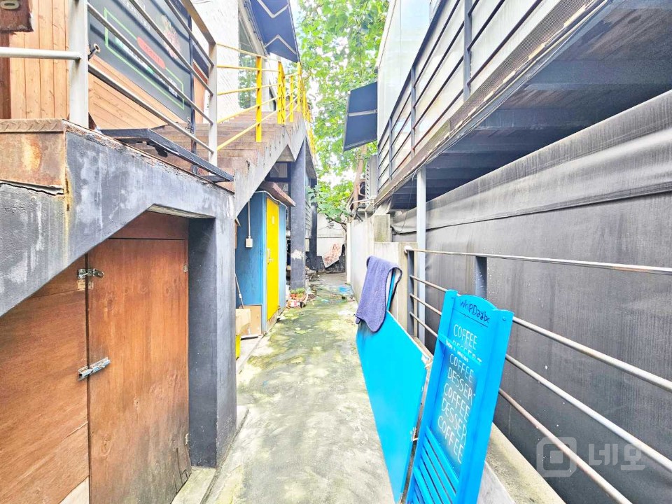 벚꽃길 골목 젠틀몬스터 본사 옆 건물 매물의 10번째 사진