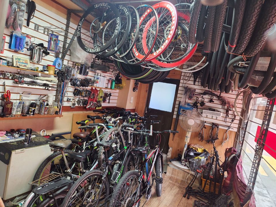 임대료 저렴한 방학천 상권에 위치한 1층 자전거판매점 매물의 2번째 사진
