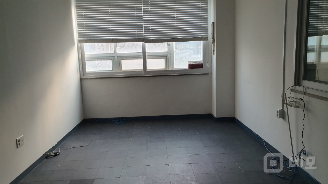 덕양구청뒤 깨끗한 사무실 상가. 교습소 피부미용 네일 자영업 등 추천 매물의 4번째 사진