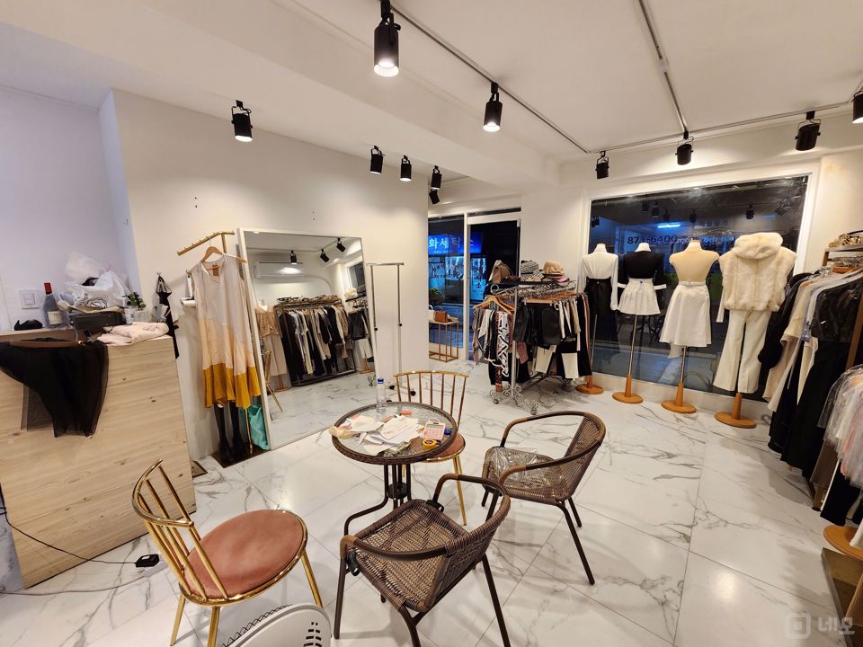 시설 집기 포함, 신림동 옷가게 매물의 2번째 사진